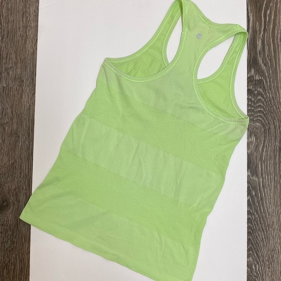 Lululemon Run: Swiftly Tech Tank Clear Mint 8 VGUC - Picture 3 of 8